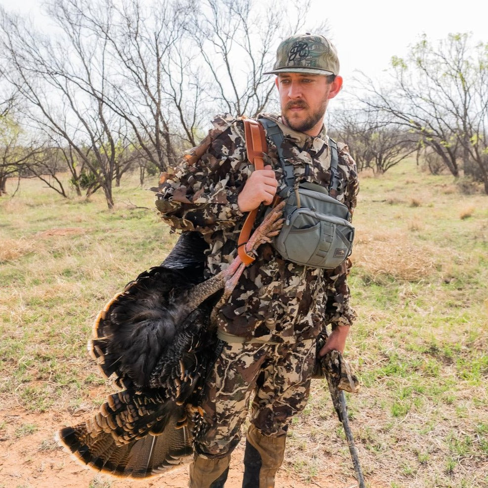 Leather Turkey Tom Tote Tan In Field